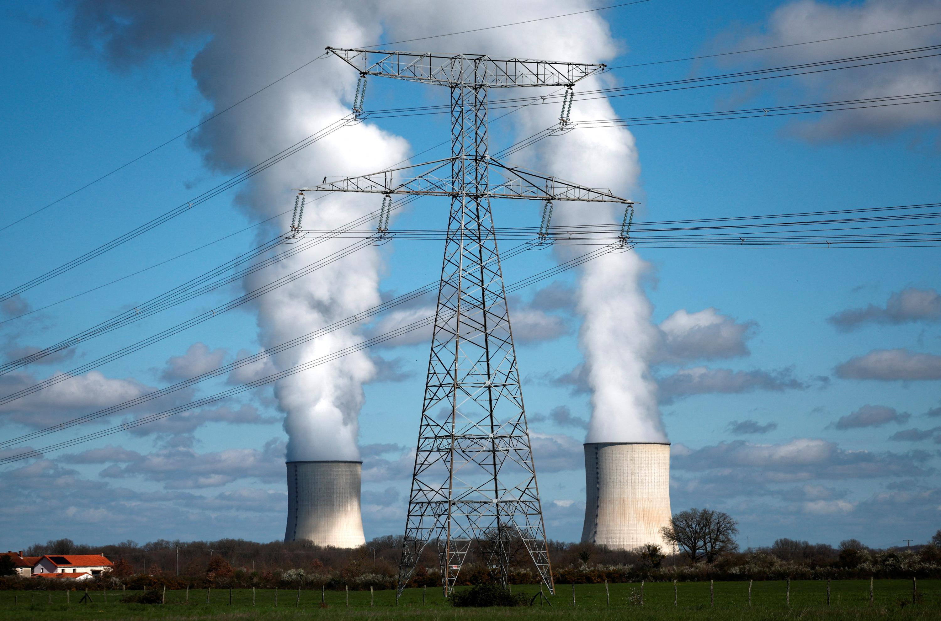 Sobriété énergétique : la facture de gaz et d’électricité de l’État a baissé de 150 millions d'euros en 2023, selon Attal