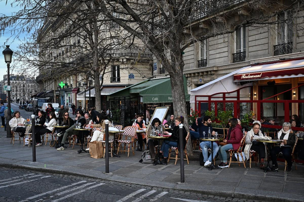 JO 2024 : l’ouverture des terrasses jusqu’à minuit plébiscitée par les Parisiens